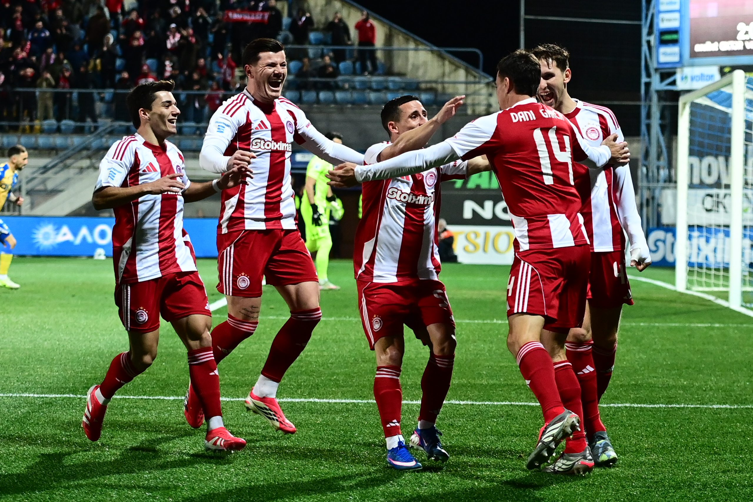 T&omicron; &pi;&rho;ώ&tau;&omicron; &gamma;&kappa;&omicron;&lambda; &tau;&omicron;&upsilon; &Gamma;&kappa;&alpha;&rho;&theta;ί&alpha; &mu;&epsilon; &tau;&alpha; &laquo;&epsilon;&rho;&upsilon;&theta;&rho;ό&lambda;&epsilon;&upsilon;&kappa;&alpha;&raquo; &kappa;ό&nu;&tau;&rho;&alpha; &sigma;&tau;&omicron;&nu; &Alpha;&sigma;&tau;έ&rho;&alpha; AKTOR