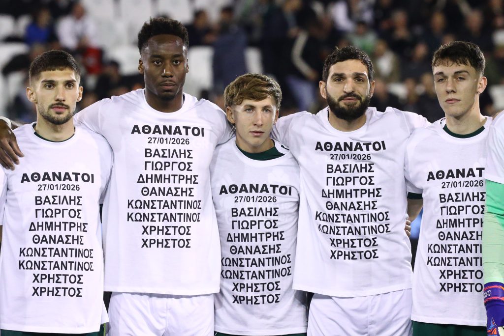 Παναθηναϊκός – ΠΑΟΚ: Συγκινητική είσοδος στη Λεωφόρο με μήνυμα μνήμης για τα θύματα της Ρουμανίας (vid)