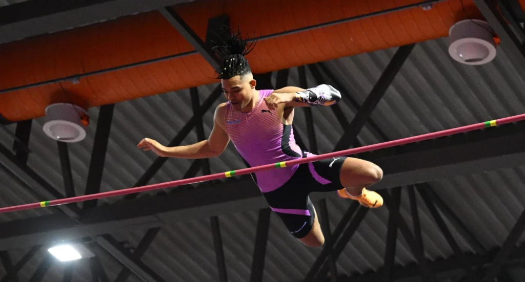 Στο βάθρο ο Καραλής στη Γαλλία – Κορυφαίος στον κόσμο με το «καλημέρα» ο Ντουπλάντις