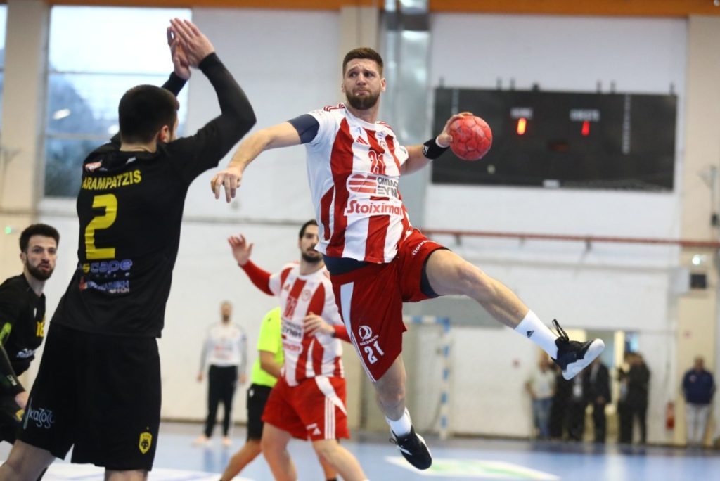 Ολυμπιακός – ΑΕΚ 33-29: «Ερυθρόλευκο» το Κύπελλο στο χάντμπολ!