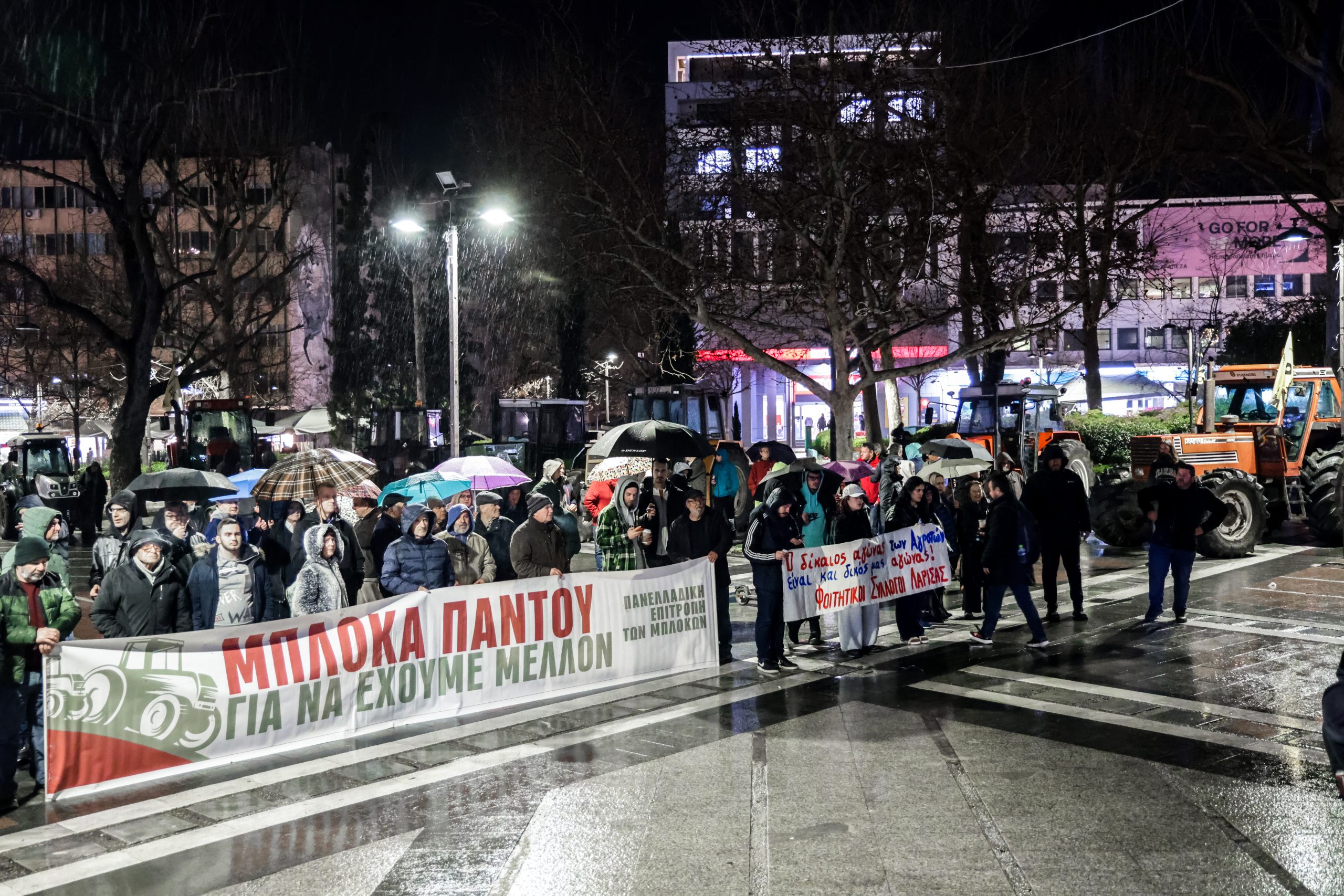&Sigma;&upsilon;&lambda;&lambda;&alpha;&lambda;&eta;&tau;ή&rho;&iota;&omicron; &alpha;&gamma;&rho;&omicron;&tau;ώ&nu; &sigma;&tau;&omicron; &kappa;έ&nu;&tau;&rho;&omicron; &tau;&eta;&sigmaf; &Lambda;ά&rho;&iota;&sigma;&alpha;&sigmaf;: &laquo;&Tau;&eta;&nu; &Pi;&alpha;&rho;&alpha;&sigma;&kappa;&epsilon;&upsilon;ή &theta;&alpha; &delta;&iota;&alpha;&nu;&upsilon;&kappa;&tau;&epsilon;&rho;&epsilon;ύ&sigma;&omicron;&upsilon;&mu;&epsilon; &sigma;&tau;&omicron; &Sigma;ύ&nu;&tau;&alpha;&gamma;&mu;&alpha;&raquo;