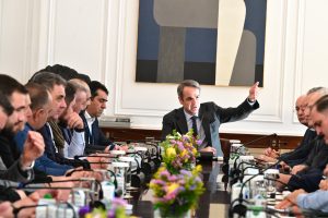 Στο Μαξίμου οι κτηνοτρόφοι – Σε εξέλιξη η συνάντηση με τον Κυριάκο Μητσοτάκη