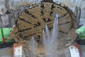 Μετρό: Με το «Break on through» των Doors η άφιξη του μετροπόντικα στο φρέαρ του Ευαγγελισμού – Εντυπωσιακό βίντεο