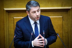 ΠΑΣΟΚ: 1 στα 5 νοικοκυριά αδυνατεί να ζεσταθεί – Επίκαιρη ερώτηση Ανδρουλάκη σε Μητσοτάκη για την ενεργειακή ακρίβεια