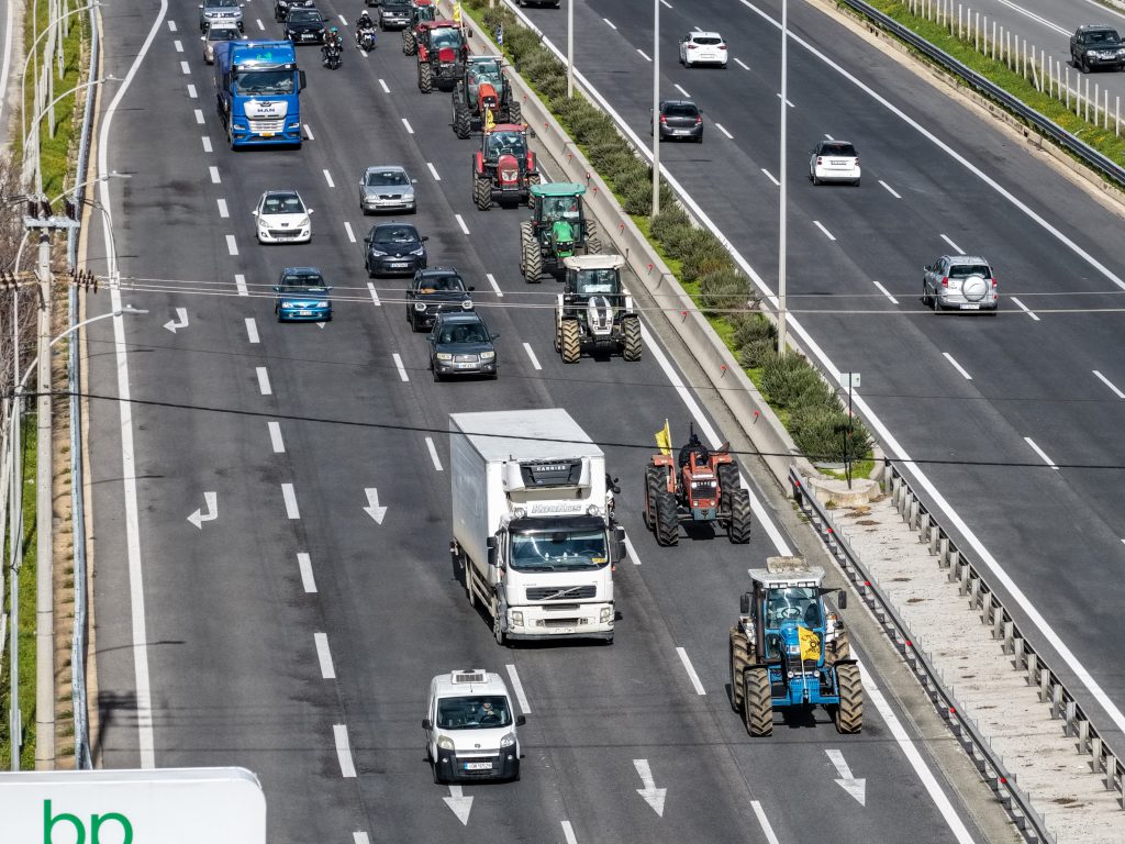 Στο Σύνταγμα κατευθύνονται οι αγρότες, κλειστό το κέντρο – Πανελλαδικό συλλαλητήριο το απόγευμα