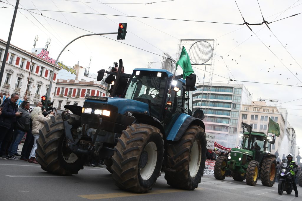Στο Σύνταγμα κατευθύνονται οι αγρότες, κλειστό το κέντρο – Πανελλαδικό συλλαλητήριο το απόγευμα