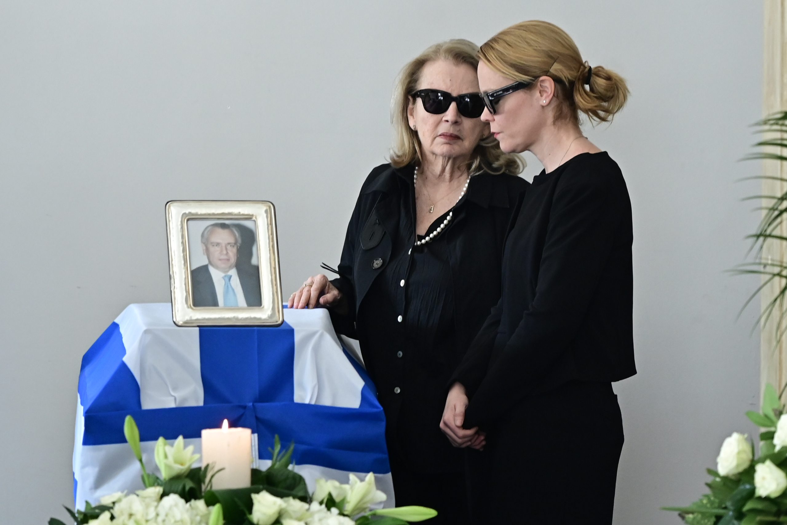 &Tau;&omicron; &tau;&epsilon;&lambda;&epsilon;&upsilon;&tau;&alpha;ί&omicron; &alpha;&nu;&tau;ί&omicron; &sigma;&tau;&omicron;&nu; &Alpha;&nu;&alpha;&sigma;&tau;ά&sigma;&eta; &Pi;&alpha;&pi;&alpha;&lambda;&eta;&gamma;&omicron;ύ&rho;&alpha; &ndash; &laquo;&Sigma;&tau;&omicron;&nu; &kappa;&alpha;&lambda;ύ&tau;&epsilon;&rho;&omicron; &mu;&pi;&alpha;&mu;&pi;ά &kappa;&alpha;&iota; &pi;&alpha;&pi;&pi;&omicron;ύ &tau;&omicron;&upsilon; &kappa;ό&sigma;&mu;&omicron;&upsilon;&raquo; &tau;&omicron; &sigma;&upsilon;&gamma;&kappa;&iota;&nu;&eta;&tau;&iota;&kappa;ό &mu;ή&nu;&upsilon;&mu;&alpha; &tau;&eta;&sigmaf; &omicron;&iota;&kappa;&omicron;&gamma;&epsilon;&nu;&epsilon;&iota;ά&sigmaf; &tau;&omicron;&upsilon;