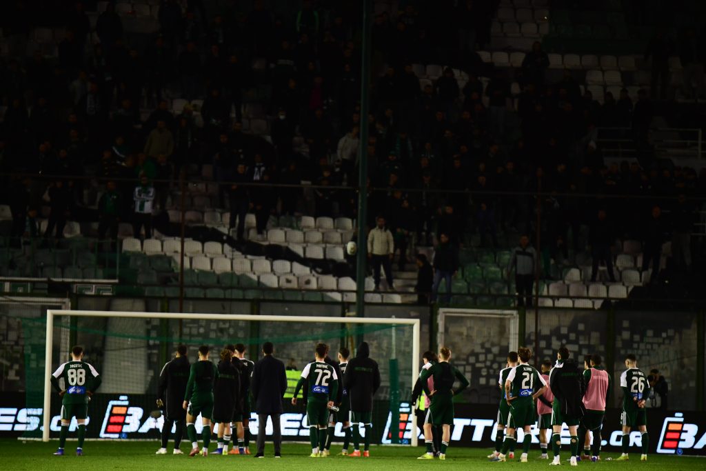 Έντονες αποδοκιμασίες στη Λεωφόρο!