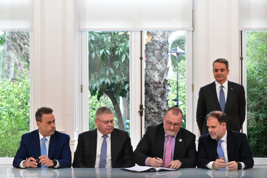 «Έπεσαν» οι υπογραφές: Η Chevron ξεκινά έρευνες σε Κρήτη και Πελοπόννησο