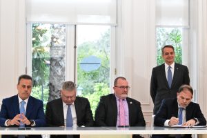 Live η παρουσίαση των συμβάσεων μίσθωσης της ελληνικής Πολιτείας με την Chevron – HELLENiQ ENERGY