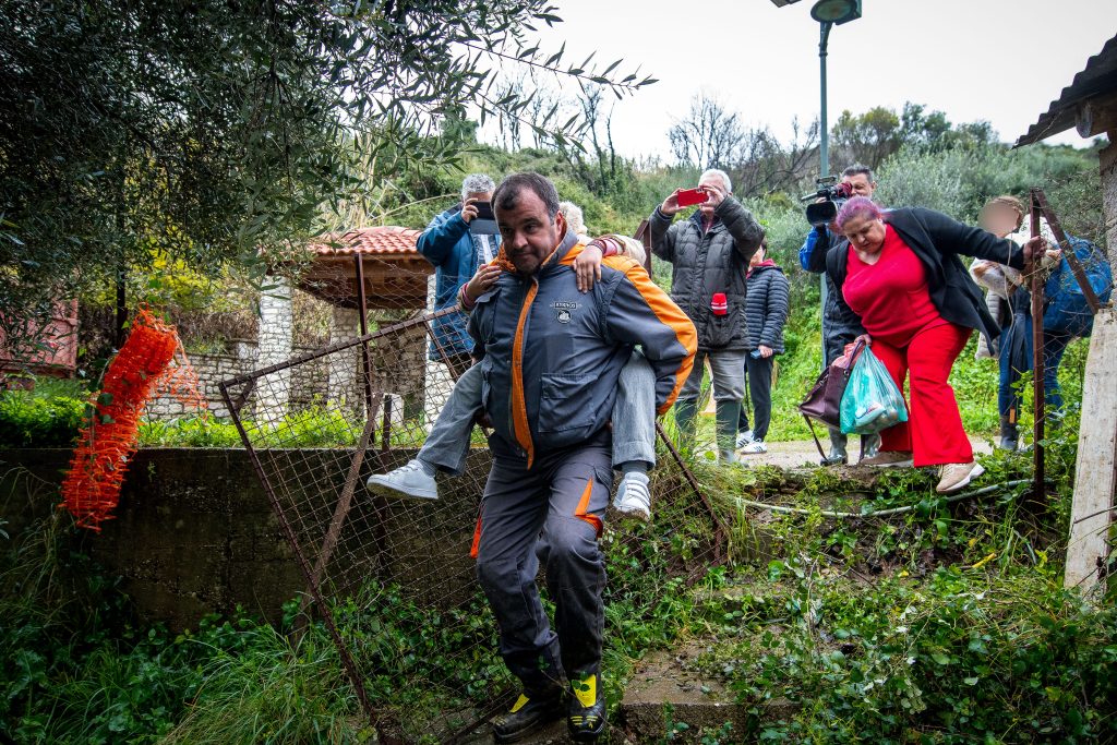 Κακοκαιρία: Εκκενώθηκαν δύο οικισμοί στον Ταΰγετο – Μεγάλη κατολίσθηση στο Μαζαράκι Ηλείας, αγωνία για τους κατοίκους