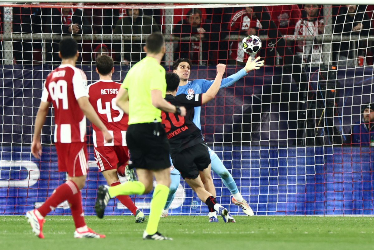 &Phi;&alpha;&nu;&tau;&alpha;&sigma;&tau;&iota;&kappa;ό&sigmaf; &Tau;&zeta;&omicron;&lambda;ά&kappa;&eta;&sigmaf;, &kappa;&rho;&alpha;&tau;ά&epsilon;&iota; &alpha;&nu;έ&pi;&alpha;&phi;&eta; &tau;&eta;&nu; &epsilon;&sigma;&tau;ί&alpha; &tau;&omicron;&upsilon; (vid)