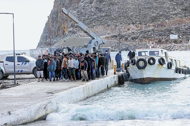 &Kappa;&rho;ή&tau;&eta;: &Pi;ά&nu;&omega; &alpha;&pi;ό 100 &mu;&epsilon;&tau;&alpha;&nu;ά&sigma;&tau;&epsilon;&sigmaf; &pi;&epsilon;&rho;&iota;&sigma;&upsilon;&nu;&epsilon;&lambda;έ&gamma;&eta;&sigma;&alpha;&nu; &nu;ό&tau;&iota;&alpha; &tau;&omega;&nu; &Kappa;&alpha;&lambda;ώ&nu; &Lambda;&iota;&mu;έ&nu;&omega;&nu;