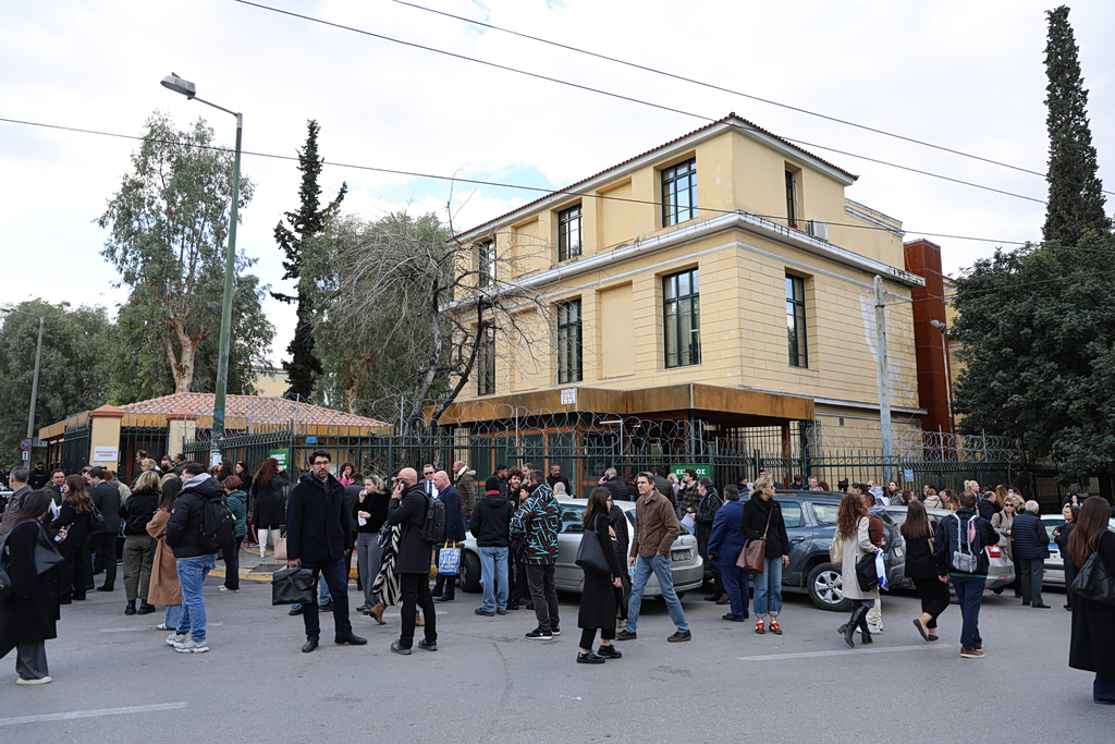 Τηλεφώνημα για βόμβα στην Ευελπίδων: Εκκενώνονται τα δικαστήρια – Πού έχει διακοπεί η κυκλοφορία