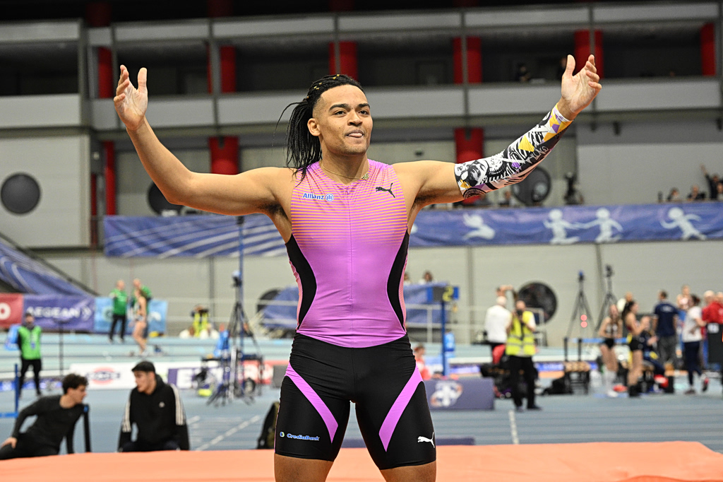 Ιπτάμενος Καραλής: Αδιανόητο 6,17μ και δεύτερη καλύτερη επίδοση όλων των εποχών στο επί κοντώ