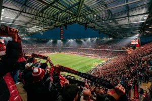 Το Youth League γνώρισε βραδιά… Champions League με 50.000 στις εξέδρες – Ποια ομάδα έκανε το ιστορικό ρεκόρ (vid)