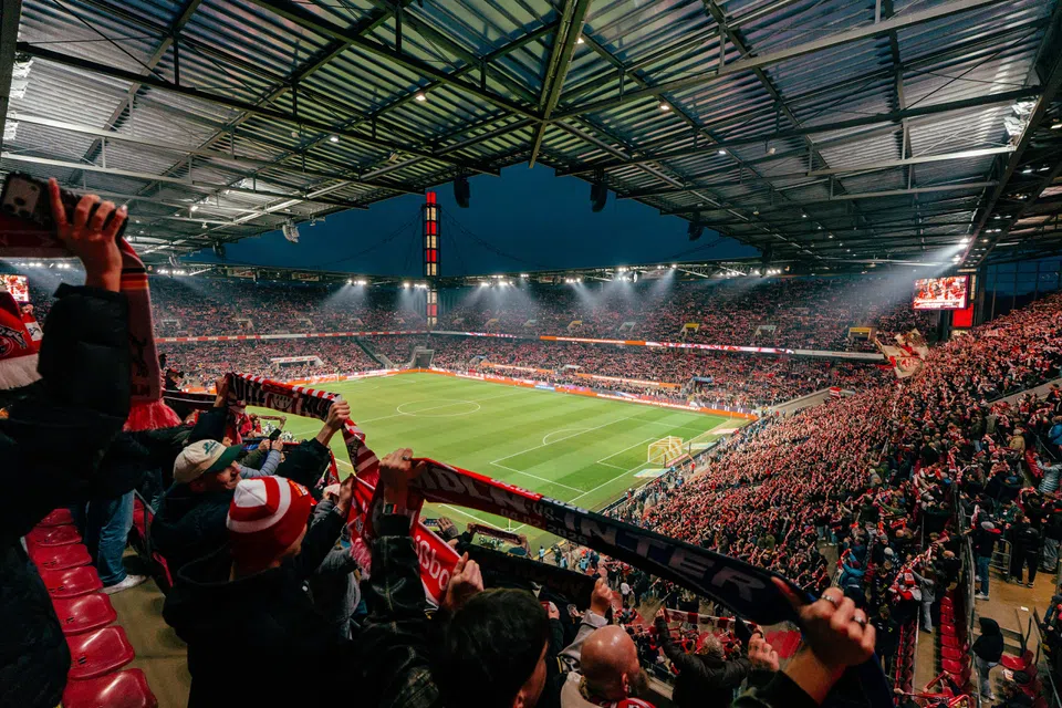 Το Youth League γνώρισε βραδιά… Champions League με 50.000 στις εξέδρες – Ποια ομάδα έκανε το ιστορικό ρεκόρ (vid)