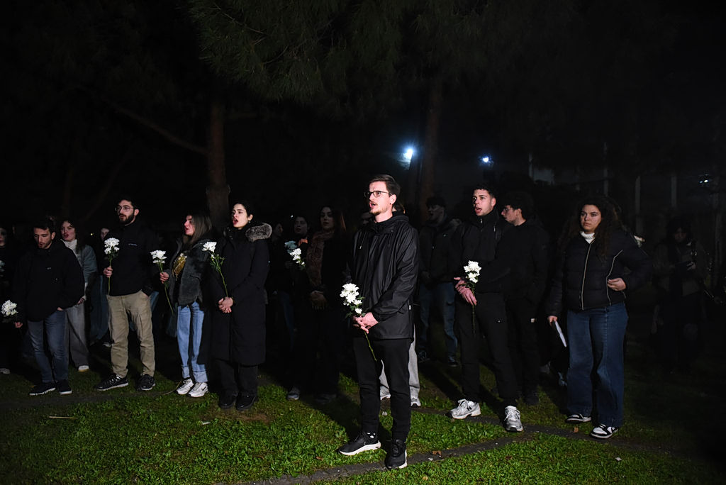 ΑΠΘ: Αγρυπνία στις φοιτητικές εστίες για τα 57 θύματα της τραγωδίας στα Τέμπη