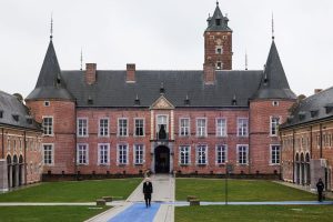 Ρωγμές στον ευρωπαϊκό άξονα: Μερτς, Μακρόν και η σκιά Τραμπ