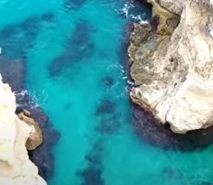 Ιταλία: Ανήμερα του Αγίου Βαλεντίνου κατέρρευσε η εμβληματική Αψίδα των Εραστών