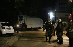 Επεισόδια στο ΑΠΘ: Αναβολή για τον Μάιο πήρε η δίκη των 38 φοιτητών – Κάποιοι αρνήθηκαν να δώσουν δακτυλικά αποτυπώματα