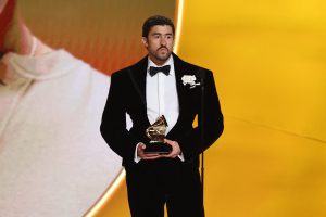 Το φαινόμενο Bad Bunny: Η ρεγκετόν, η ΛΟΑΤΚΙ και το ιδεολογικό μίσος