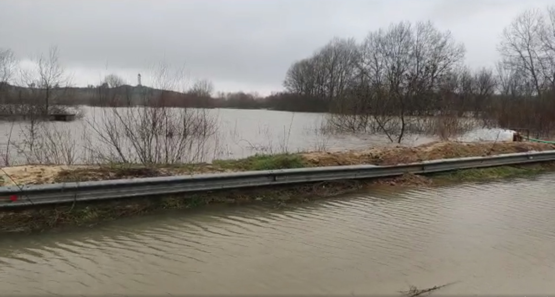 &Sigma;&epsilon; &sigma;&upsilon;&nu;&alpha;&gamma;&epsilon;&rho;&mu;ό &omicron; Έ&beta;&rho;&omicron;&sigmaf;: &Pi;&nu;ί&gamma;&eta;&kappa;&epsilon; &tau;&omicron; &Sigma;&omicron;&upsilon;&phi;&lambda;ί &ndash; &laquo;&Beta;&omicron;&upsilon;&lambda;&iota;ά&zeta;&omicron;&upsilon;&nu;&raquo; &pi;&epsilon;&rho;&iota;&sigma;&sigma;ό&tau;&epsilon;&rho;&alpha; &alpha;&pi;ό 60.000 &sigma;&tau;&rho;έ&mu;&mu;&alpha;&tau;&alpha;