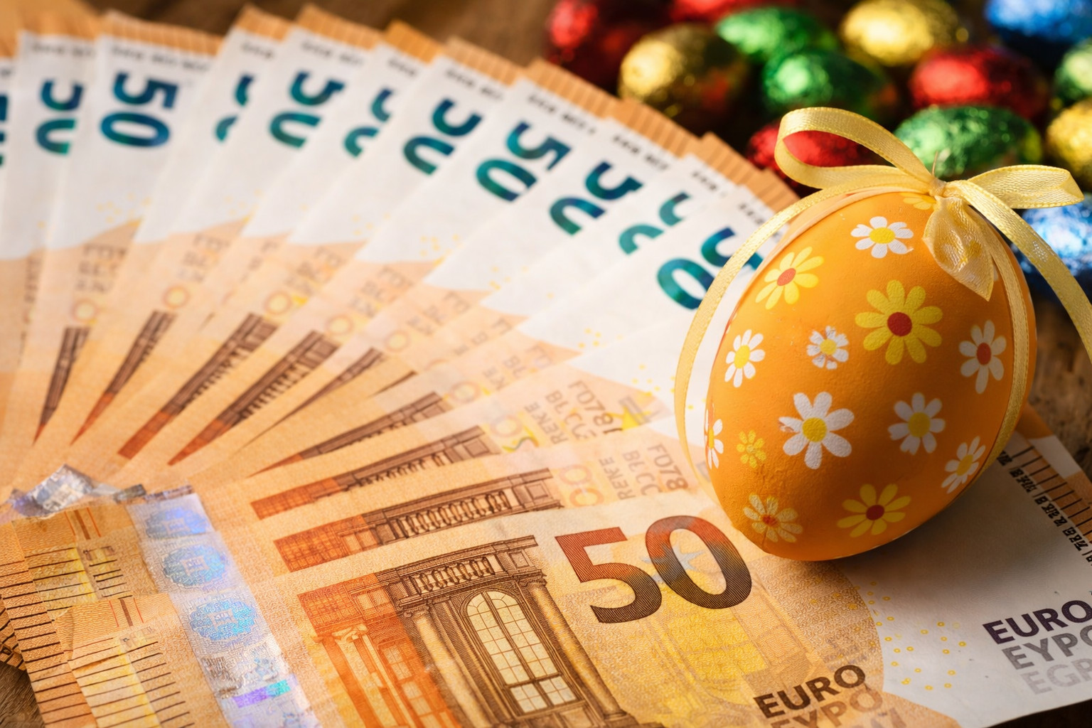 &Delta;ώ&rho;&omicron; &Pi;ά&sigma;&chi;&alpha;: &Pi;&omicron;&iota;&omicron;&iota; &epsilon;&rho;&gamma;&alpha;&zeta;ό&mu;&epsilon;&nu;&omicron;&iota; &theta;&alpha; &tau;&omicron; &delta;&omicron;&upsilon;&nu; &laquo;&kappa;&omicron;&upsilon;&rho;&epsilon;&mu;έ&nu;&omicron;&raquo;