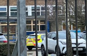 Βρετανία: Έφηβος επιτέθηκε με μαχαίρι και τραυμάτισε δύο μαθητές 12 και 13 ετών σε σχολείο