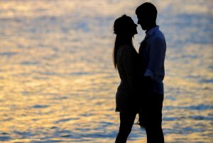 Gen Z: Πώς ερωτεύεται στην εποχή του AI – Από το swipe στο… sex και από το φλερτ στο catfishing