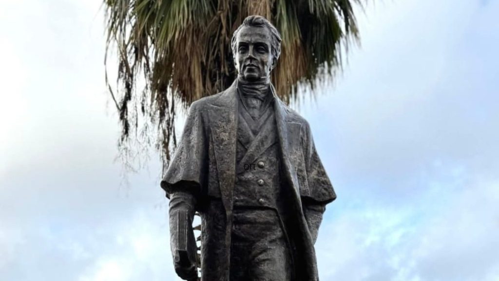 Ο Νίκος Δένδιας στα αποκαλυπτήρια του ανδριάντα του Καποδίστρια στην Αργυρούπολη