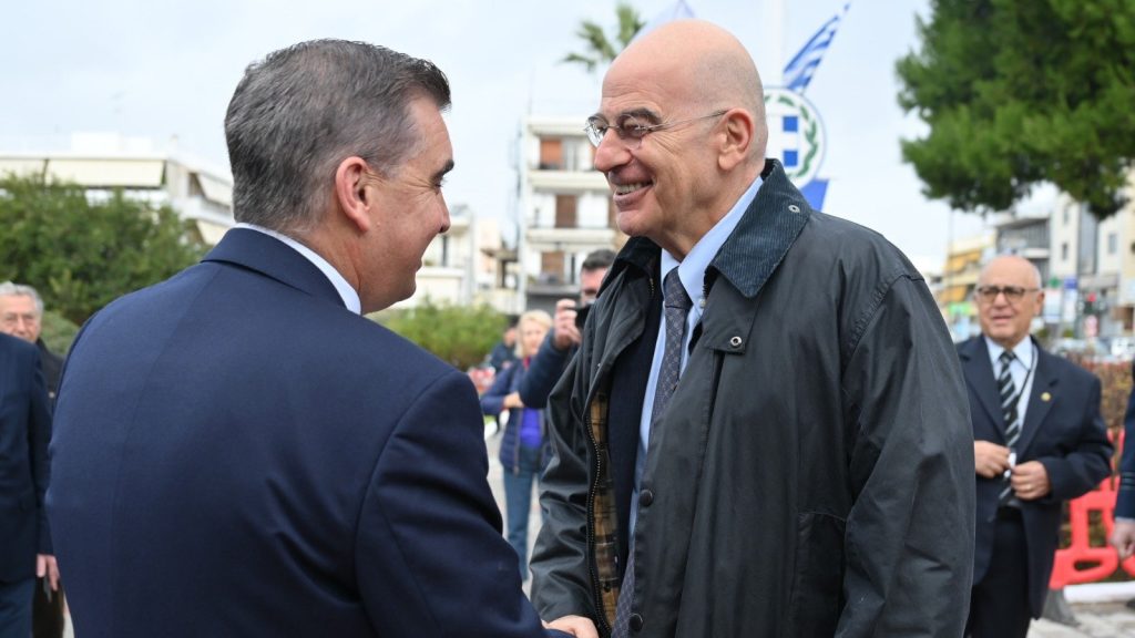 Ο Νίκος Δένδιας στα αποκαλυπτήρια του ανδριάντα του Καποδίστρια στην Αργυρούπολη