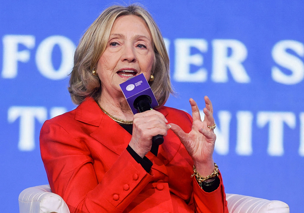 ΗΠΑ: Διεκόπη η κατάθεση της Χίλαρι Κλίντον μετά τη διαρροή φωτογραφίας της από την μυστική ακρόαση