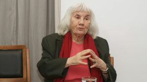 Έφυγε από τη ζωή η συγγραφέας Ιωάννα Καρατζαφέρη σε ηλικία 97 ετών