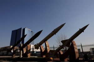 Axios: Ο Τραμπ βρίσκεται όλα και πιο κοντά σε πόλεμο με το Ιράν