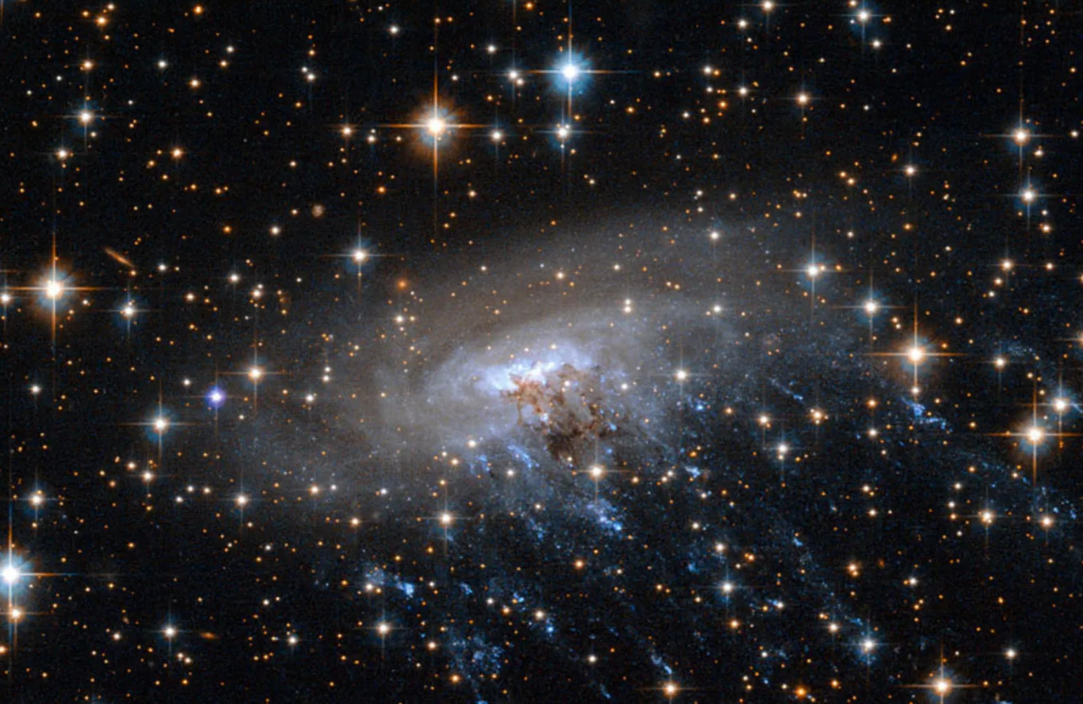 &Tau;&omicron; James Webb &kappa;&alpha;&tau;έ&gamma;&rho;&alpha;&psi;&epsilon; &epsilon;&nu;&tau;&upsilon;&pi;&omega;&sigma;&iota;&alpha;&kappa;ή &laquo;&kappa;&omicron;&sigma;&mu;&iota;&kappa;ή &mu;έ&delta;&omicron;&upsilon;&sigma;&alpha;&raquo;: &Nu;έ&alpha; &sigma;&tau;&omicron;&iota;&chi;&epsilon;ί&alpha; &gamma;&iota;&alpha; &tau;&eta;&nu; &epsilon;&xi;έ&lambda;&iota;&xi;&eta; &tau;&omega;&nu; &gamma;&alpha;&lambda;&alpha;&xi;&iota;ώ&nu; &kappa;&alpha;&iota; &tau;&iota;&sigmaf; &omicron;&upsilon;&rho;έ&sigmaf; &alpha;&epsilon;&rho;ί&omega;&nu;