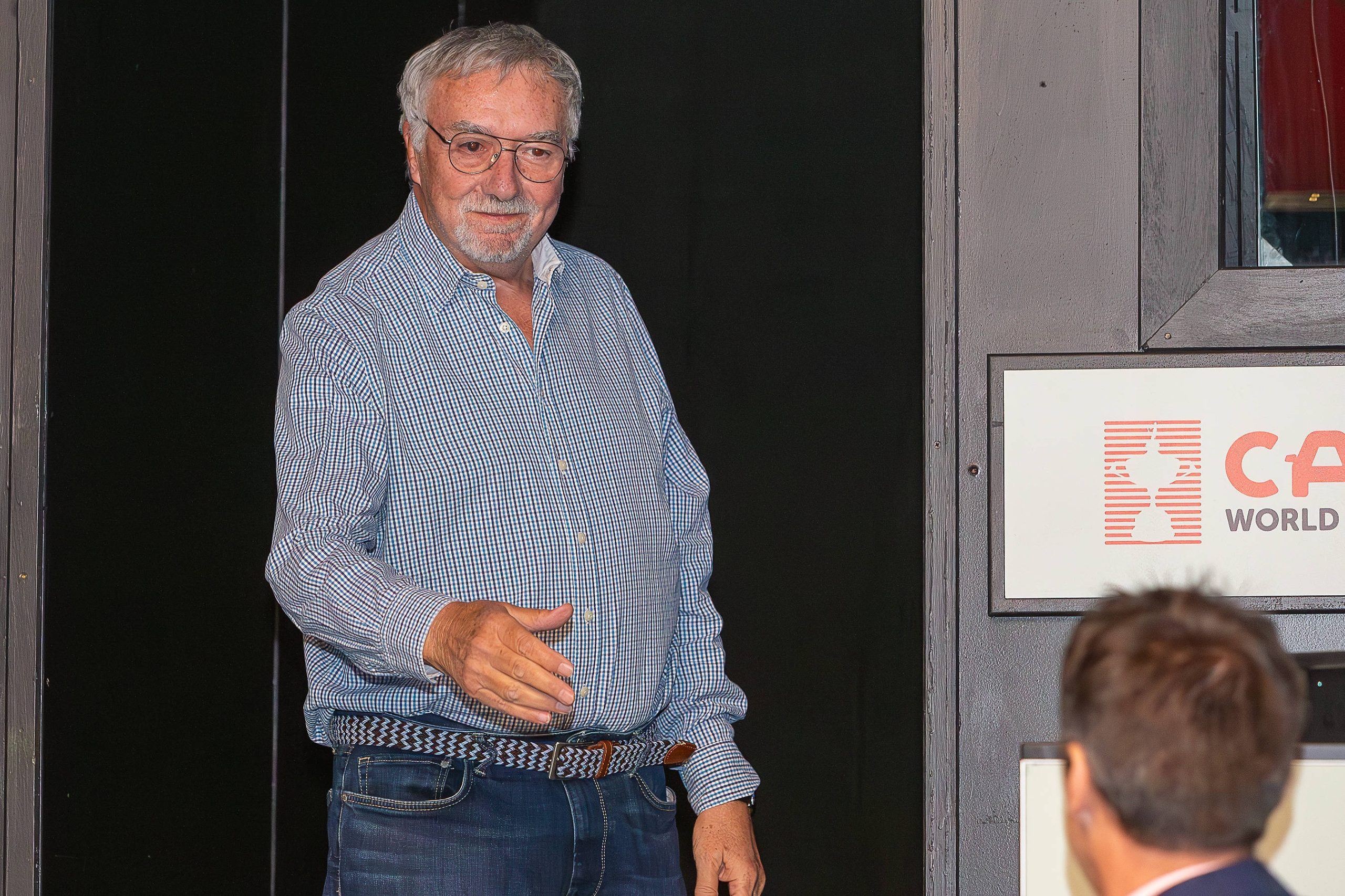 Έ&phi;&upsilon;&gamma;&epsilon; &alpha;&pi;ό &tau;&eta; &zeta;&omega;ή &omicron; &theta;&rho;ύ&lambda;&omicron;&sigmaf; &tau;&omicron;&upsilon; snooker &kappa;&alpha;&iota; &sigma;&chi;&omicron;&lambda;&iota;&alpha;&sigma;&tau;ή&sigmaf; &Tau;&zeta;&omicron;&nu; &Beta;ί&rho;&gamma;&kappa;&omicron;