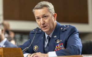 «Πρόεδρε, ξέρετε που πάμε να μπλέξουμε;» – Κορυφαίος στρατηγός και σύμβουλος του Τραμπ, τον προειδοποιεί