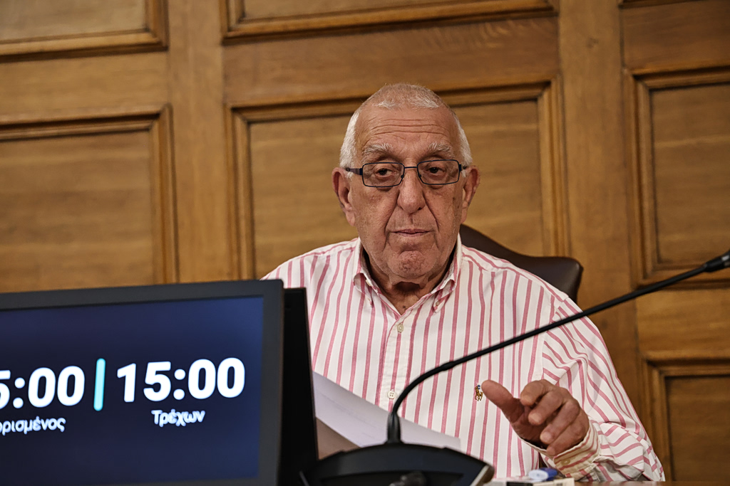 Βουλή: Παραδόθηκε στον Νικ. Κακλαμάνη το πόρισμα της Εξεταστικής για τον ΟΠΕΚΕΠΕ