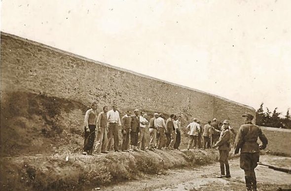 «Τώρα μπορούμε να δούμε το θάρρος τους»: Αφιέρωμα του Guardian στους 200 που εκτελέστηκαν στην Καισαριανή