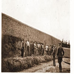 Α. Σαρρηκώστας: «Θυμάμαι ένα αυλάκι απο αίμα» – Τι λέει στα «ΝΕΑ» ο βετεράνος φωτογράφος για την εκτέλεση στην Καισαριανή