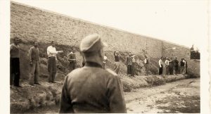 Ποιος ήταν ο  φωτογράφος των εκτελέσεων της Καισαριανής: Οι ιδιαιτερότητες της συλλογής του