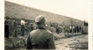 Φωτογραφίες – Ντοκουμέντα από την Καισαριανή – Ποιοι είναι οι δύο που ταυτοποιήθηκαν