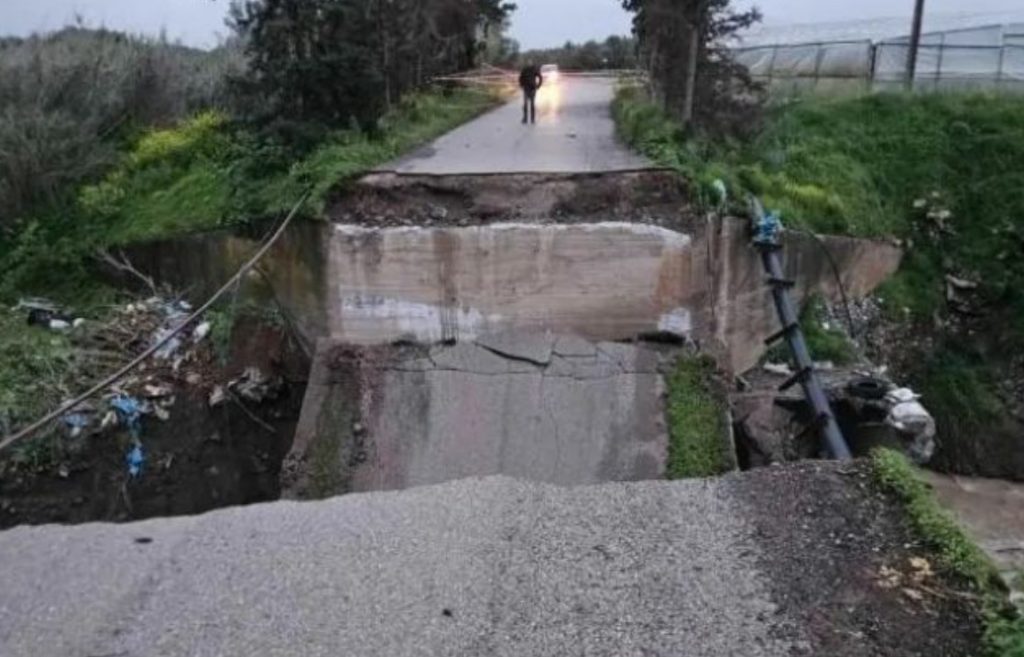 Ηράκλειο: Κατέρρευσε παλιά γέφυρα στον Δήμο Φαιστού – Εξασθενούν τα ακραία καιρικά φαινόμενα στην Κρήτη
