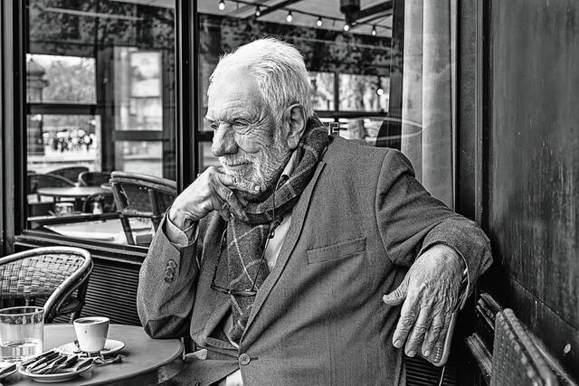 «Κρυμμένη πατρίδα»: Μια πορεία μνήμης και εσωτερικής αναζήτησης – Διαβάστε απόσπασμα