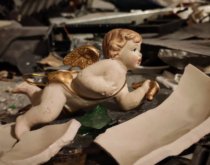 Γιατί «τα σπάνε» οι Αθηναίοι; Τι είναι τα rage rooms – Μόδα εκτόνωσης ή φαύλος κύκλος θυμού;