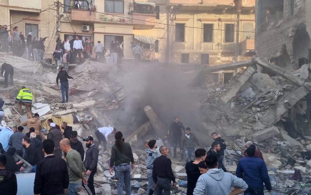 Λίβανος: Πολυκατοικία κατέρρευσε στην Τρίπολη – Άγνωστος ο αριθμός των εγκλωβισμένων