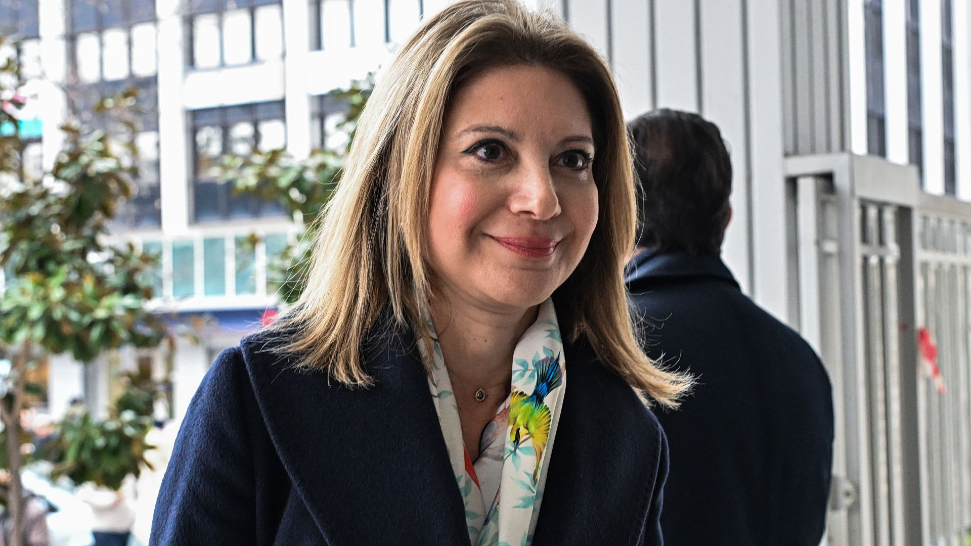 &Kappa;&alpha;&rho;&upsilon;&sigma;&tau;&iota;&alpha;&nu;&omicron;ύ: &Omicron; &Sigma;&tau;&alpha;&mu;ά&tau;&eta;&sigmaf; &mu;&epsilon; &pi;&lambda;&eta;&sigma;ί&alpha;&sigma;&epsilon; &omega;&sigmaf; &epsilon;&kappa;&pi;&rho;ό&sigma;&omega;&pi;&omicron;&sigmaf; &tau;&omicron;&upsilon; &Mu;&eta;&tau;&sigma;&omicron;&tau;ά&kappa;&eta; &kappa;&alpha;&iota; &rho;ώ&tau;&eta;&sigma;&epsilon; &tau;&iota; &chi;&rho;&epsilon;&iota;ά&zeta;&omicron;&mu;&alpha;&iota;