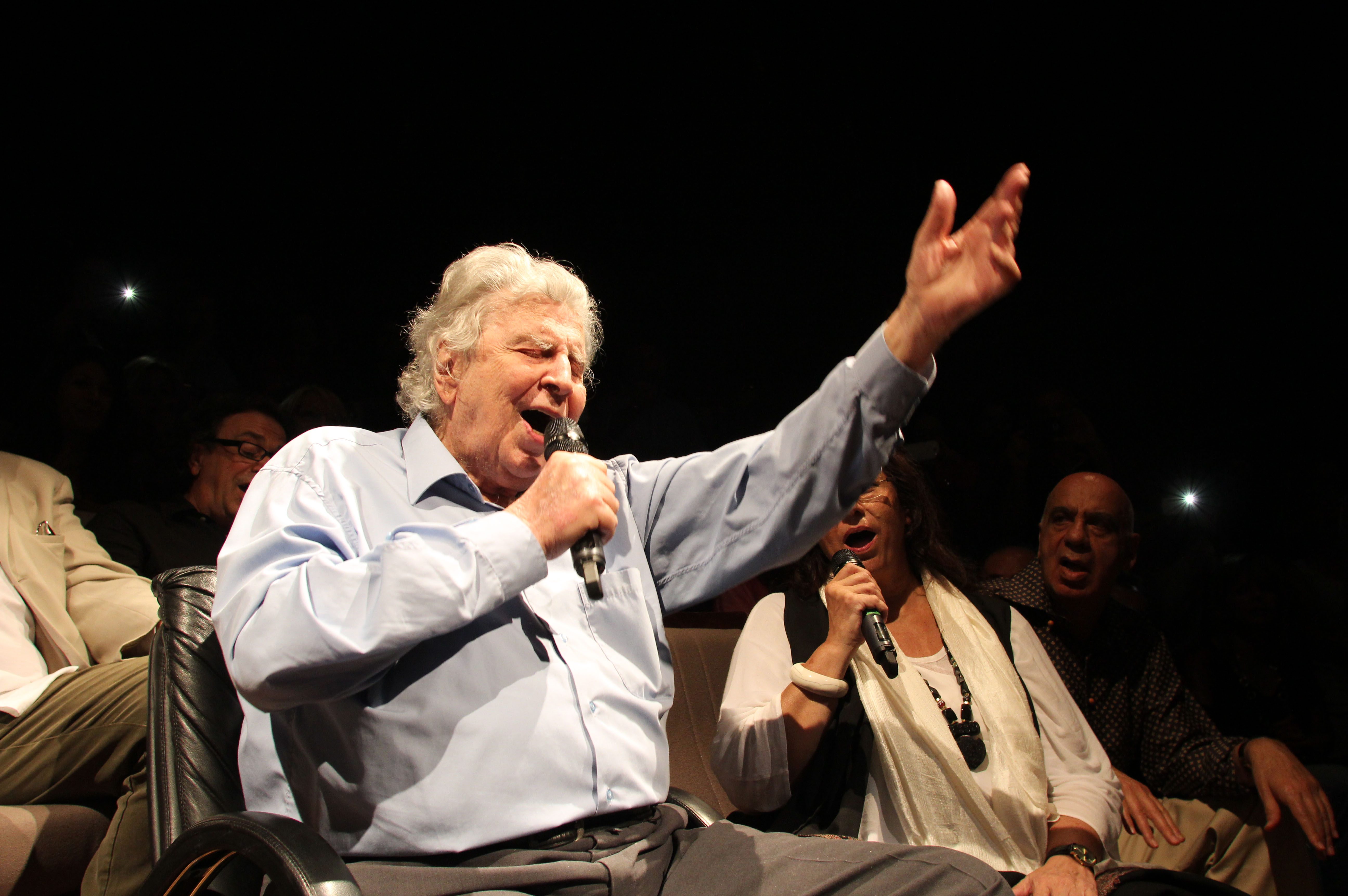 &Mu;&iota;&alpha; ά&gamma;&nu;&omega;&sigma;&tau;&eta; &alpha;&phi;&iota;έ&rho;&omega;&sigma;&eta; &alpha;&pi;ό &tau;&omicron;&nu; &Mu;ί&kappa;&eta; &ndash; &Tau;&omicron; &alpha;&pi;&omicron;&tau;ύ&pi;&omega;&mu;&alpha; &tau;&omega;&nu; &kappa;&omicron;&rho;&upsilon;&phi;&alpha;ί&omega;&nu; &sigma;&tau;&omicron; &laquo;&Mu;&omicron;&nu;ό&gamma;&rho;&alpha;&mu;&mu;&alpha;&raquo;