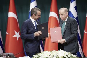 Αθήνα – Άγκυρα: Συνέχιση επαφών με φόντο την κάλπη